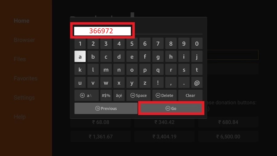Teclado virtual en la aplicación Downloader de Fire TV Stick. Se muestra el código '366972' en el campo de entrada con fondo rojo. El botón 'Go' está resaltado en rojo para iniciar la descarga.
