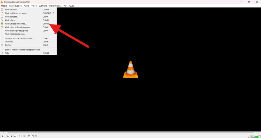 Menú de VLC con opción Abrir ubicación de red señalada